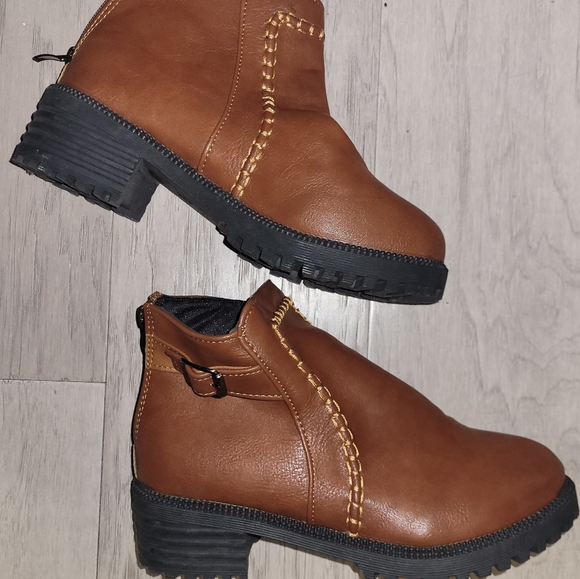 Boots - Picture 3 of 4